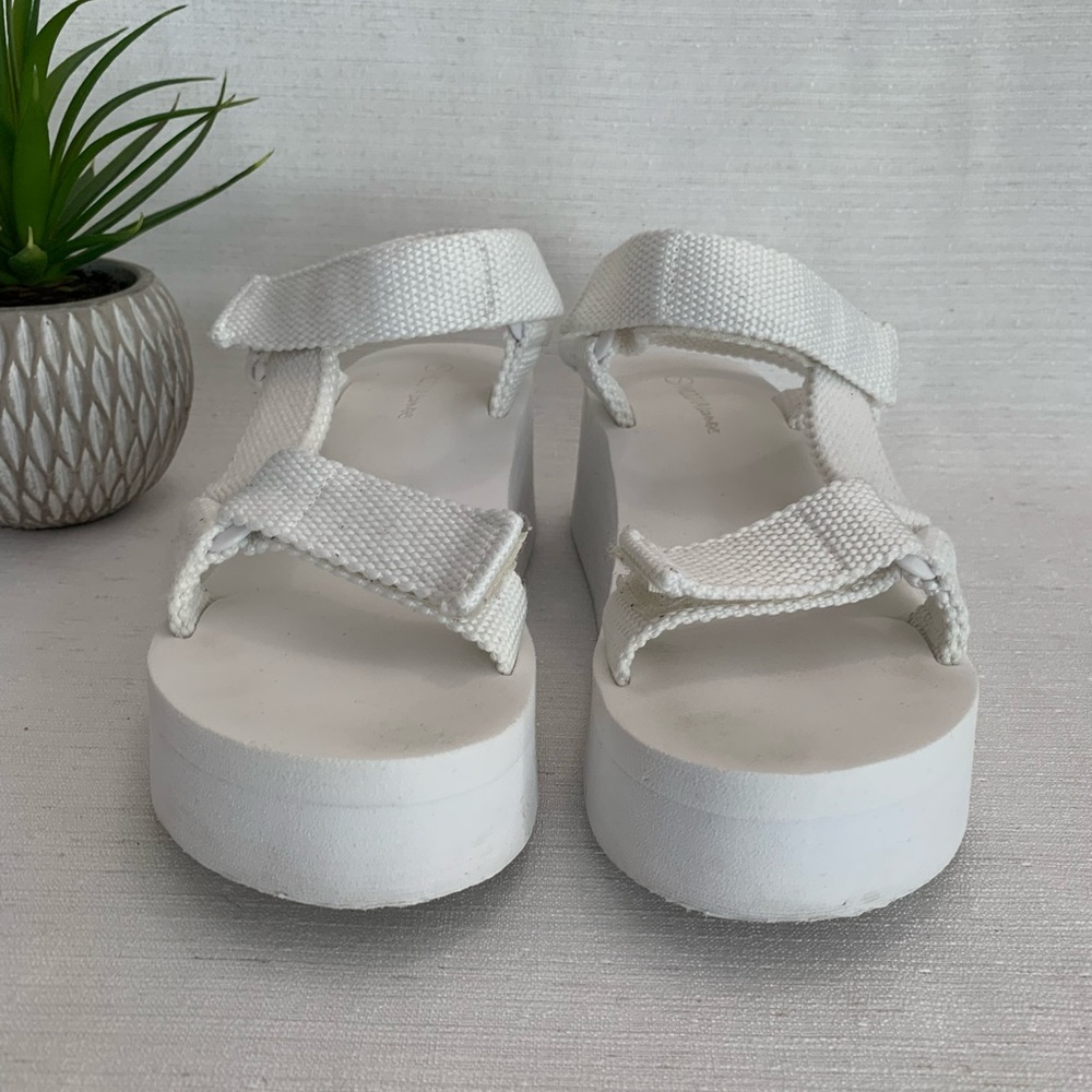 Wild Diva Lounge Sassy White Yoga Mat Platform Sandals Woman’s 7 - Picture 5 of 12